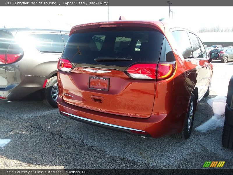 Copper Pearl / Black/Alloy 2018 Chrysler Pacifica Touring L