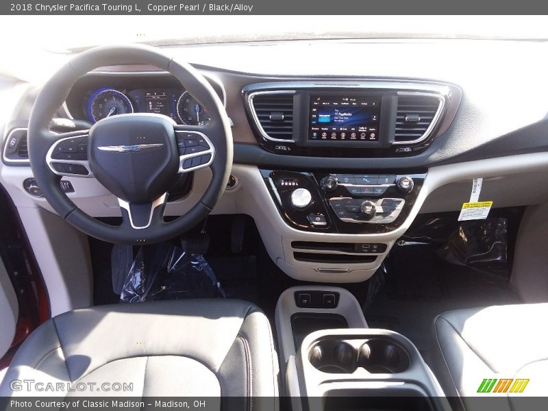 Copper Pearl / Black/Alloy 2018 Chrysler Pacifica Touring L