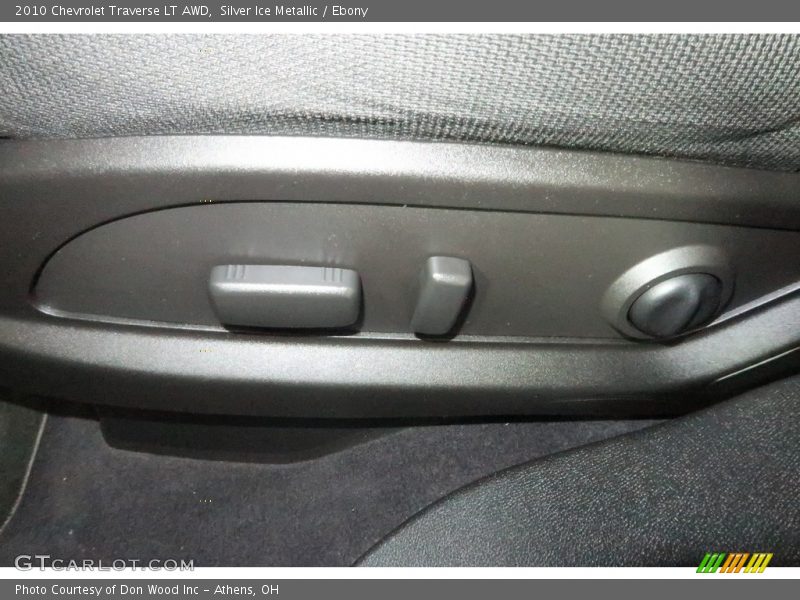 Silver Ice Metallic / Ebony 2010 Chevrolet Traverse LT AWD