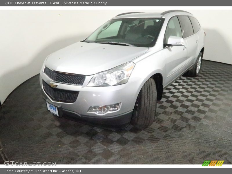 Silver Ice Metallic / Ebony 2010 Chevrolet Traverse LT AWD