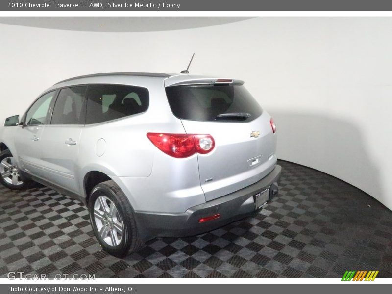 Silver Ice Metallic / Ebony 2010 Chevrolet Traverse LT AWD