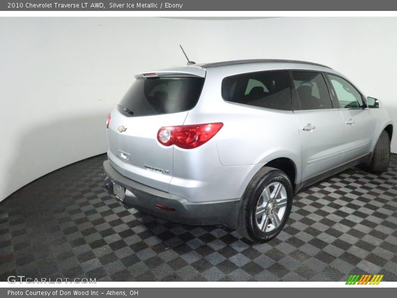 Silver Ice Metallic / Ebony 2010 Chevrolet Traverse LT AWD