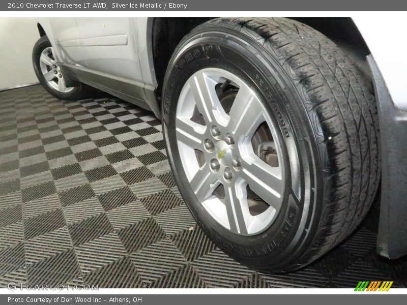 Silver Ice Metallic / Ebony 2010 Chevrolet Traverse LT AWD