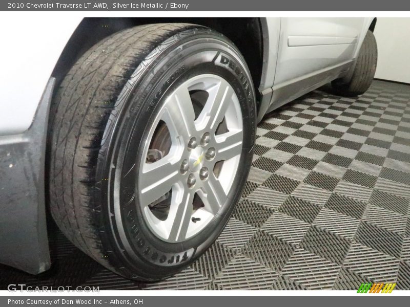 Silver Ice Metallic / Ebony 2010 Chevrolet Traverse LT AWD