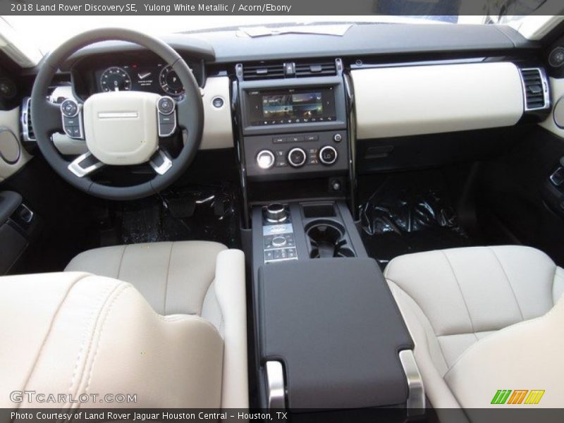 Yulong White Metallic / Acorn/Ebony 2018 Land Rover Discovery SE
