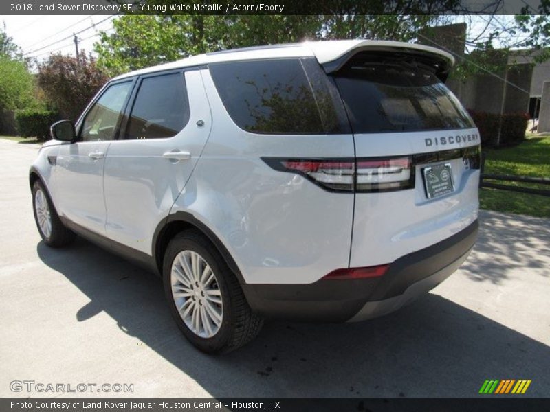 Yulong White Metallic / Acorn/Ebony 2018 Land Rover Discovery SE