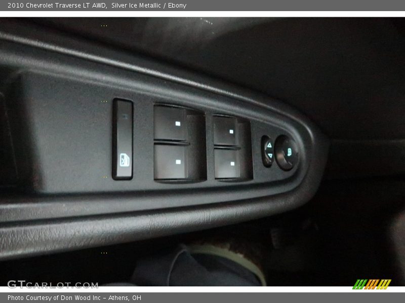 Silver Ice Metallic / Ebony 2010 Chevrolet Traverse LT AWD