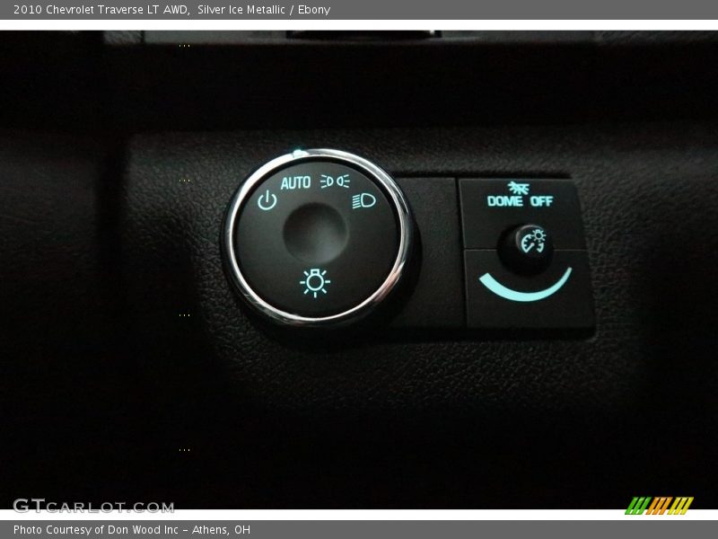 Silver Ice Metallic / Ebony 2010 Chevrolet Traverse LT AWD