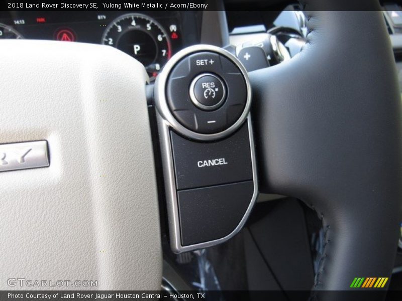 Yulong White Metallic / Acorn/Ebony 2018 Land Rover Discovery SE