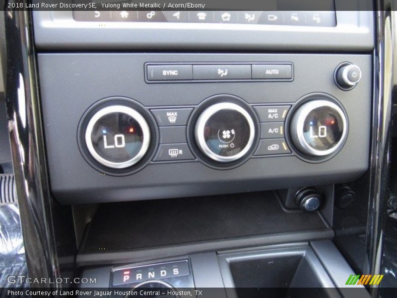 Yulong White Metallic / Acorn/Ebony 2018 Land Rover Discovery SE
