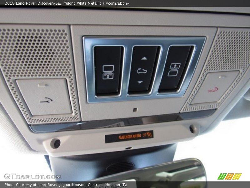 Yulong White Metallic / Acorn/Ebony 2018 Land Rover Discovery SE