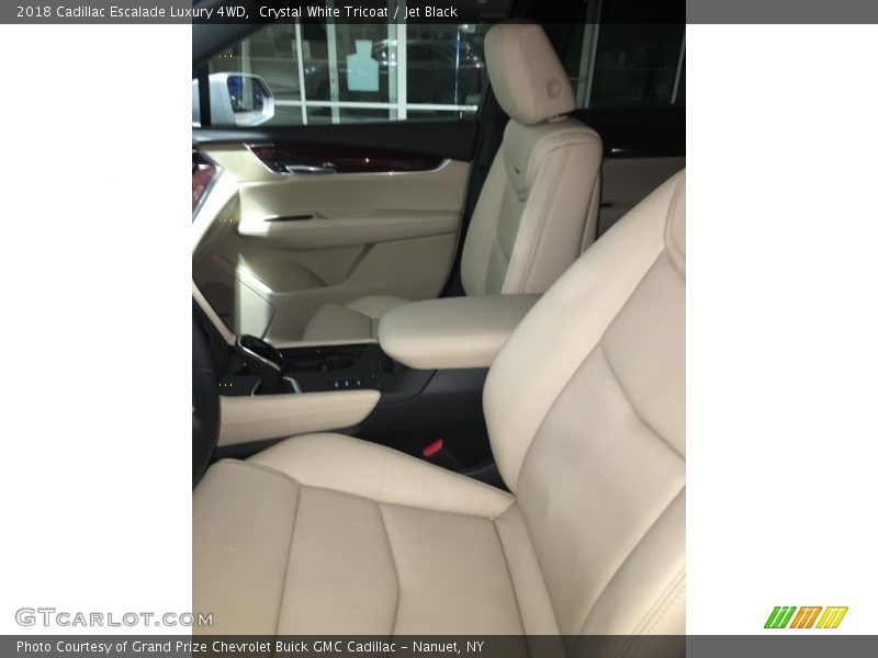 Crystal White Tricoat / Jet Black 2018 Cadillac Escalade Luxury 4WD