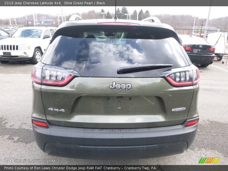 Olive Green Pearl / Black 2019 Jeep Cherokee Latitude 4x4