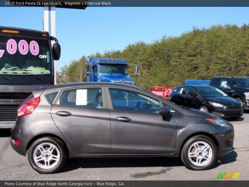 Magnetic / Charcoal Black 2018 Ford Fiesta SE Hatchback