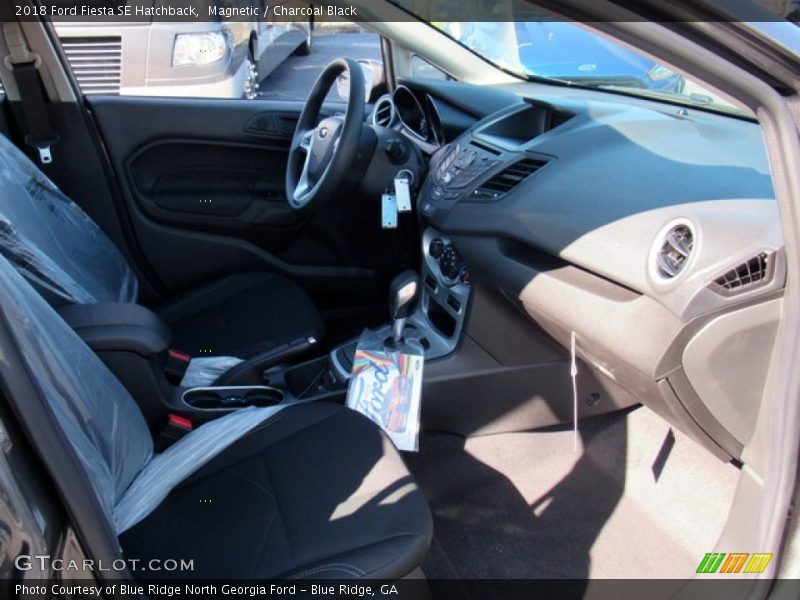 Magnetic / Charcoal Black 2018 Ford Fiesta SE Hatchback
