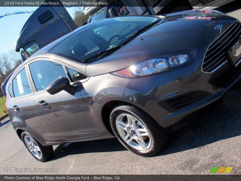 Magnetic / Charcoal Black 2018 Ford Fiesta SE Hatchback