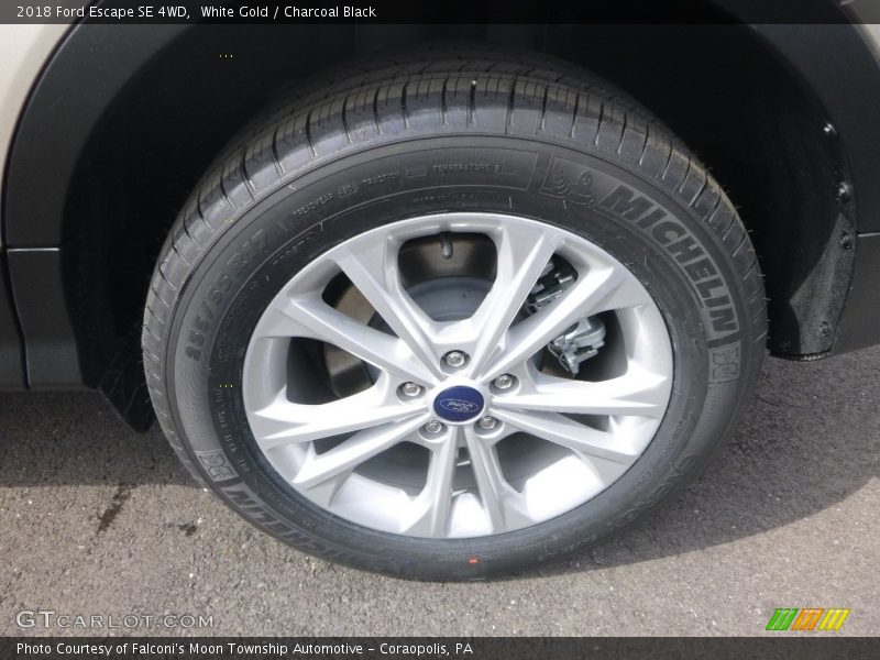 White Gold / Charcoal Black 2018 Ford Escape SE 4WD