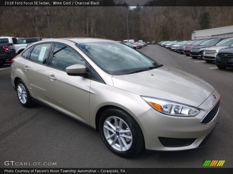 White Gold / Charcoal Black 2018 Ford Focus SE Sedan