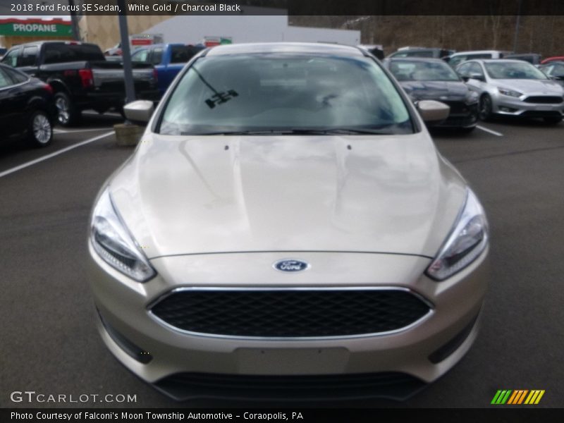 White Gold / Charcoal Black 2018 Ford Focus SE Sedan