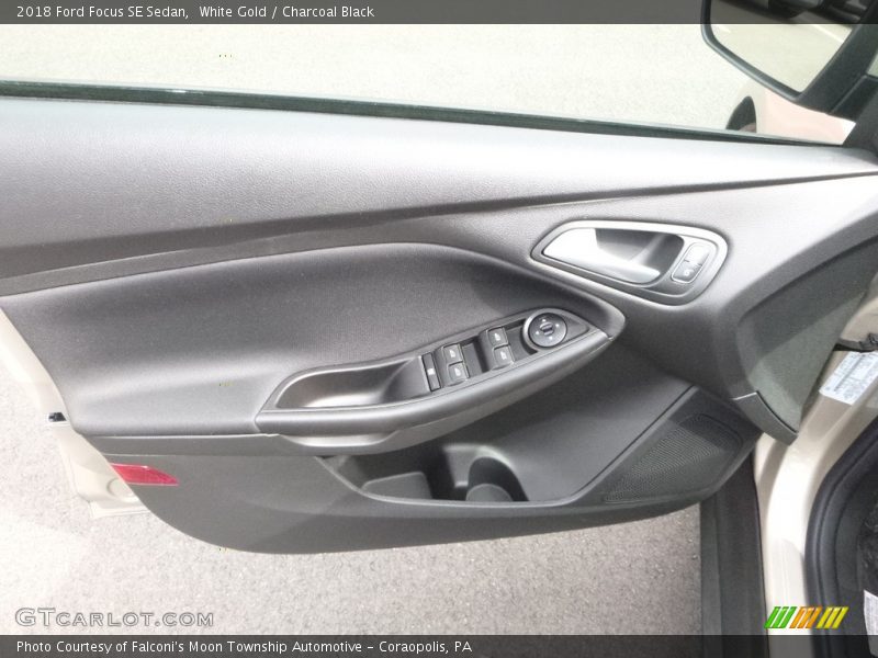 White Gold / Charcoal Black 2018 Ford Focus SE Sedan