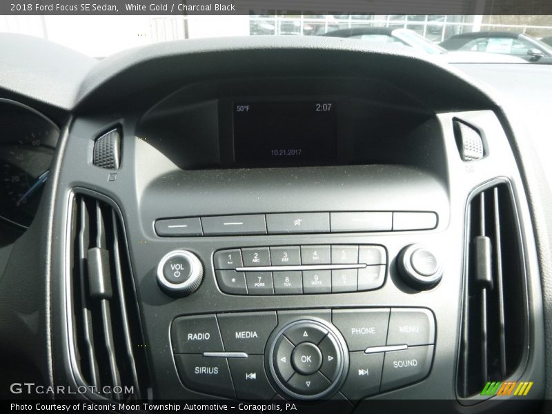 White Gold / Charcoal Black 2018 Ford Focus SE Sedan
