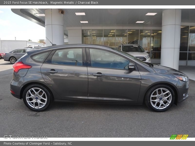 Magnetic Metallic / Charcoal Black 2015 Ford Focus SE Hatchback