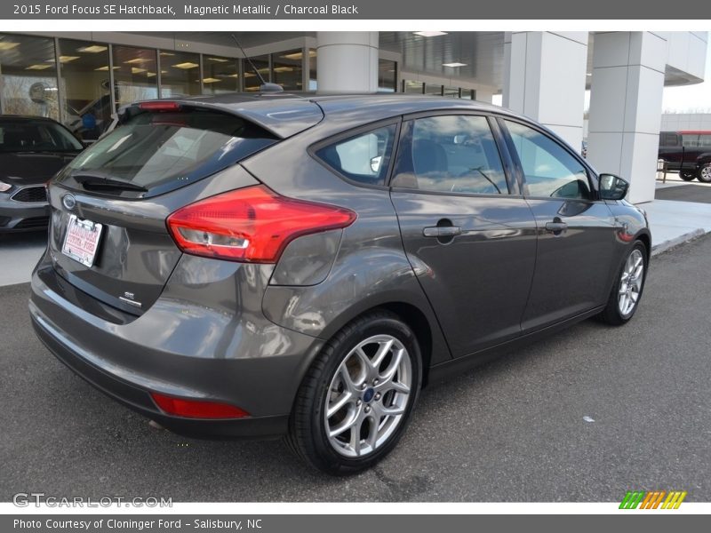 Magnetic Metallic / Charcoal Black 2015 Ford Focus SE Hatchback