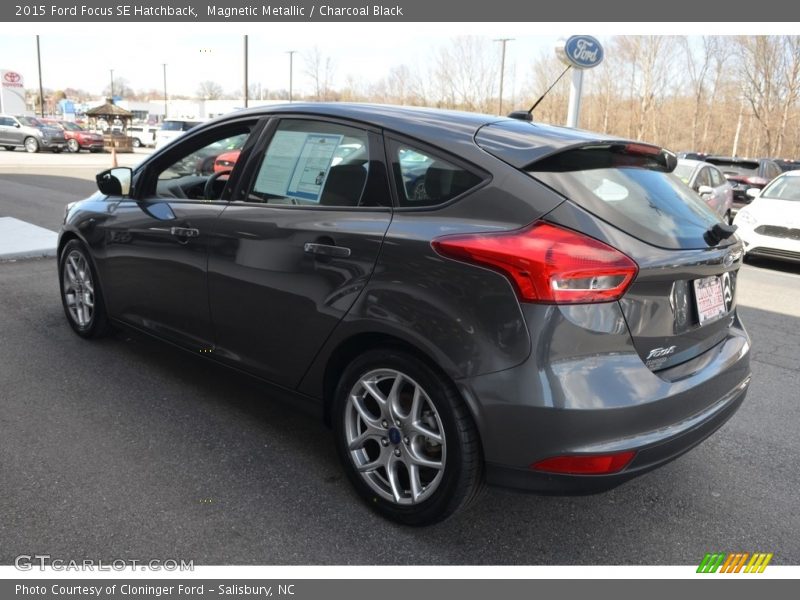 Magnetic Metallic / Charcoal Black 2015 Ford Focus SE Hatchback