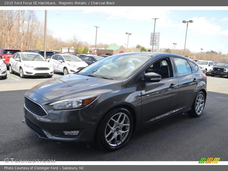 Magnetic Metallic / Charcoal Black 2015 Ford Focus SE Hatchback