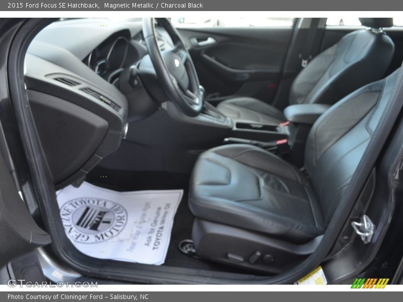 Magnetic Metallic / Charcoal Black 2015 Ford Focus SE Hatchback