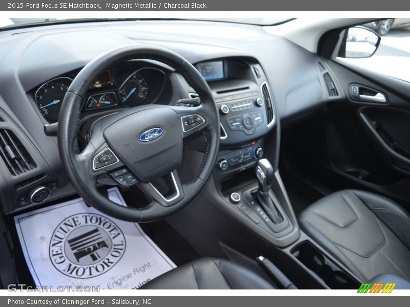 Magnetic Metallic / Charcoal Black 2015 Ford Focus SE Hatchback