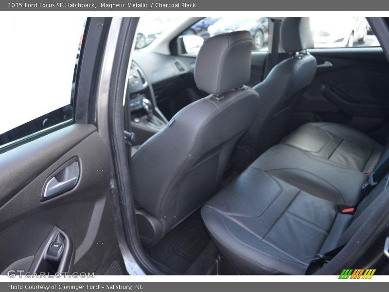 Magnetic Metallic / Charcoal Black 2015 Ford Focus SE Hatchback