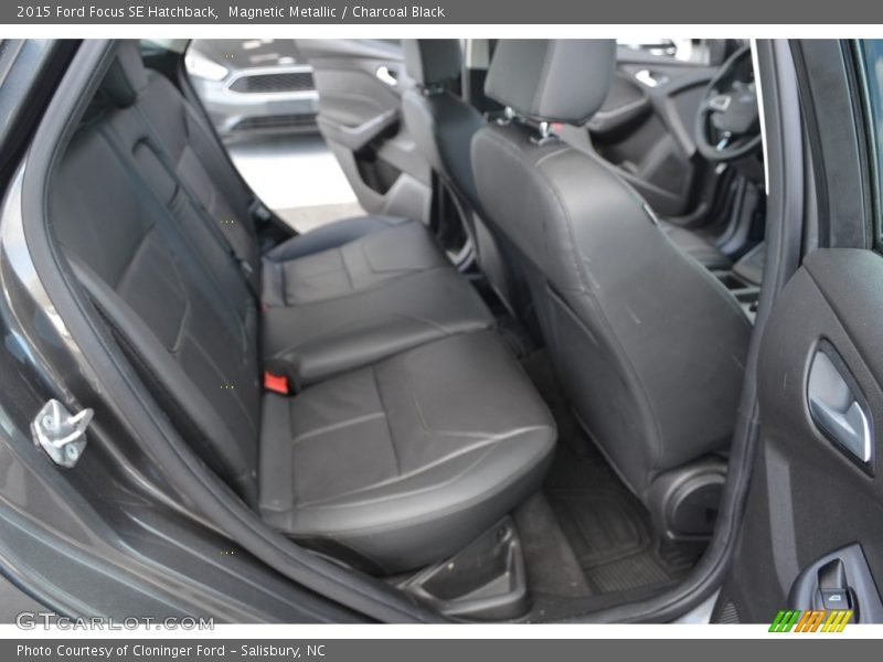Magnetic Metallic / Charcoal Black 2015 Ford Focus SE Hatchback