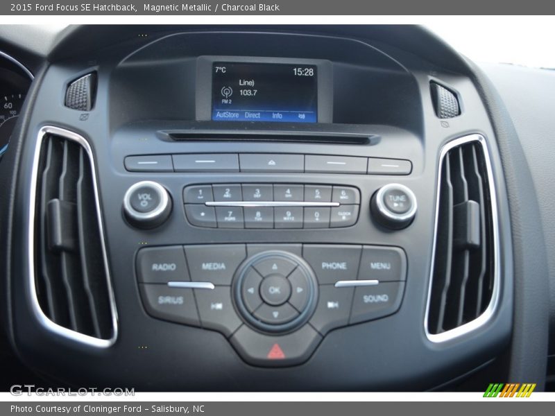 Magnetic Metallic / Charcoal Black 2015 Ford Focus SE Hatchback