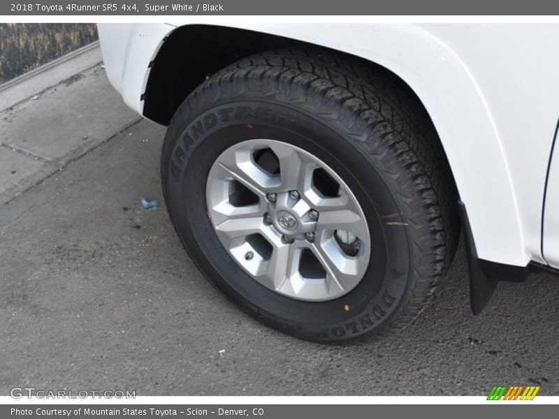 Super White / Black 2018 Toyota 4Runner SR5 4x4