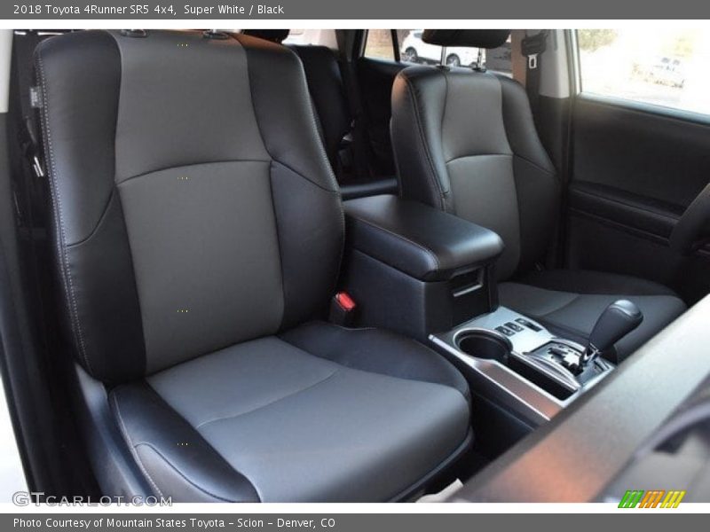 Super White / Black 2018 Toyota 4Runner SR5 4x4