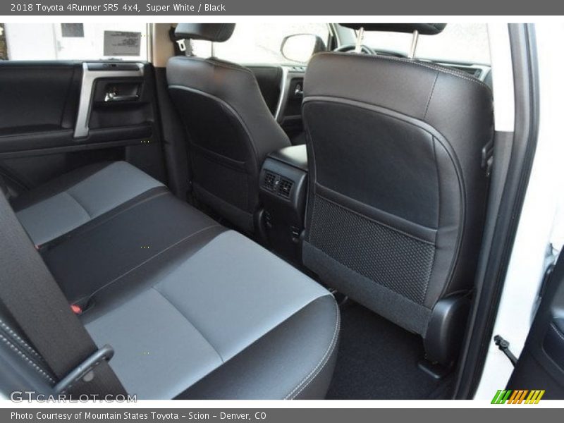 Super White / Black 2018 Toyota 4Runner SR5 4x4