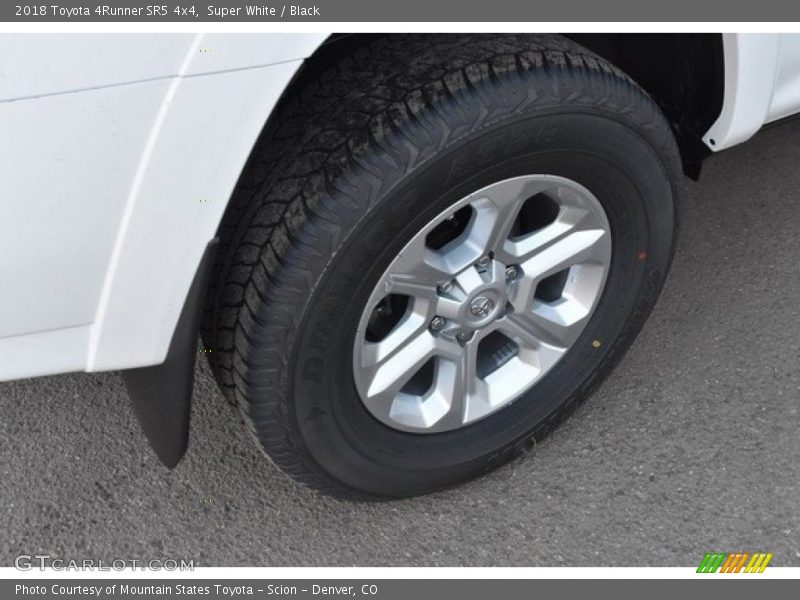 Super White / Black 2018 Toyota 4Runner SR5 4x4