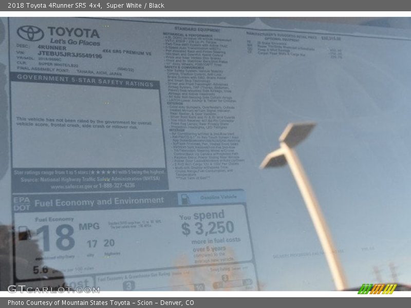 Super White / Black 2018 Toyota 4Runner SR5 4x4