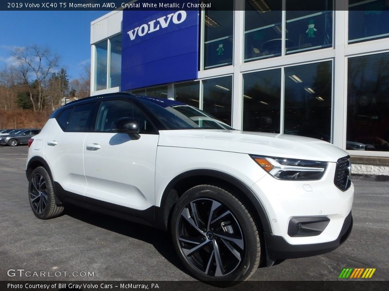 Crystal White Metallic / Charcoal 2019 Volvo XC40 T5 Momentum AWD