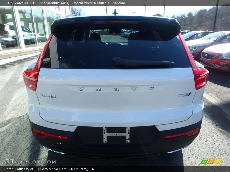 Crystal White Metallic / Charcoal 2019 Volvo XC40 T5 Momentum AWD