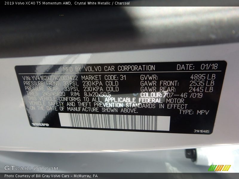 Crystal White Metallic / Charcoal 2019 Volvo XC40 T5 Momentum AWD