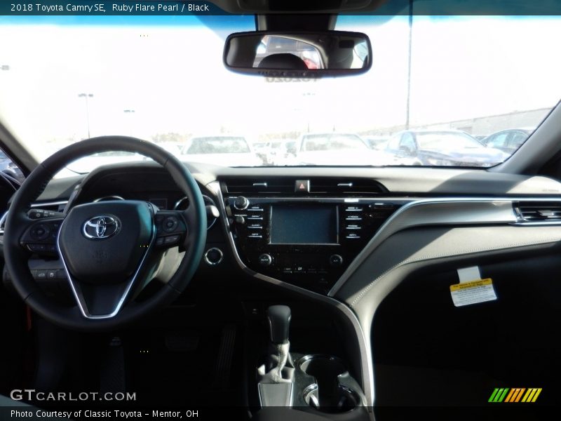 Ruby Flare Pearl / Black 2018 Toyota Camry SE