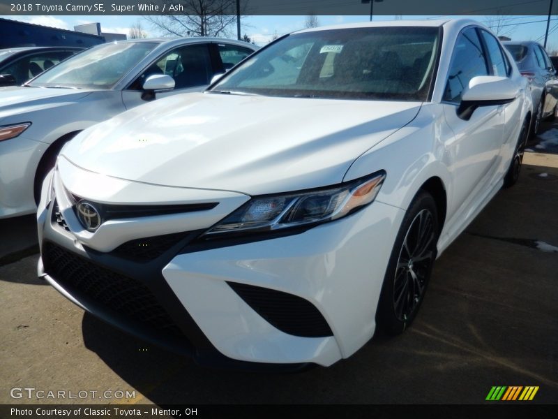 Super White / Ash 2018 Toyota Camry SE
