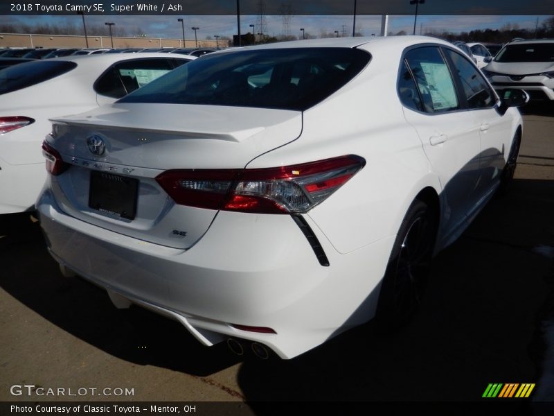 Super White / Ash 2018 Toyota Camry SE