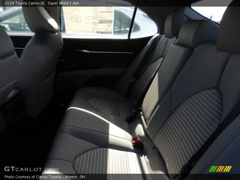 Super White / Ash 2018 Toyota Camry SE