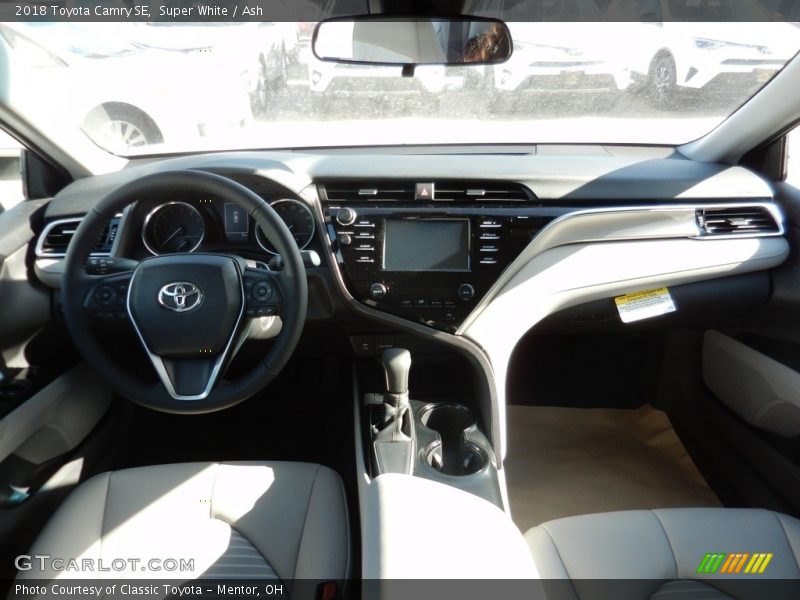 Super White / Ash 2018 Toyota Camry SE