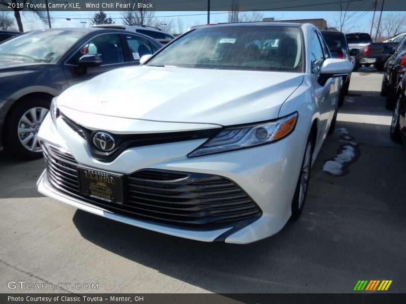 Wind Chill Pearl / Black 2018 Toyota Camry XLE