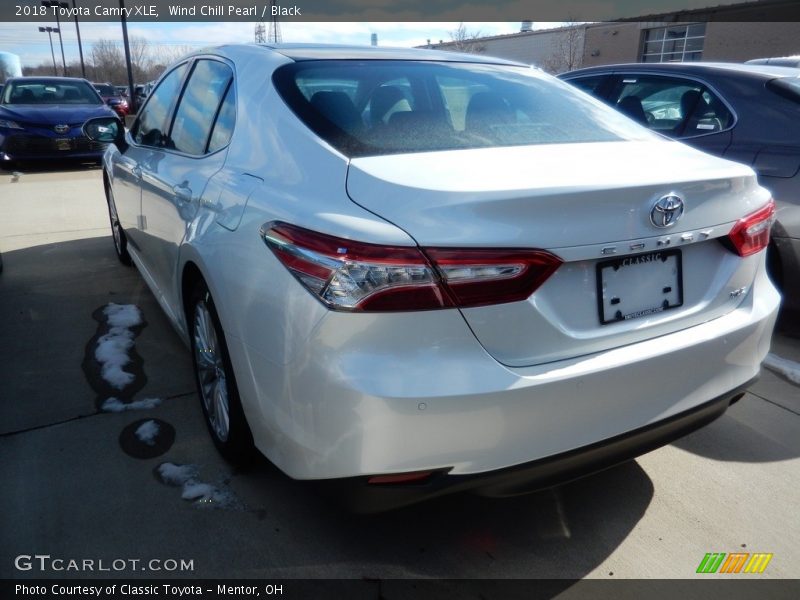 Wind Chill Pearl / Black 2018 Toyota Camry XLE