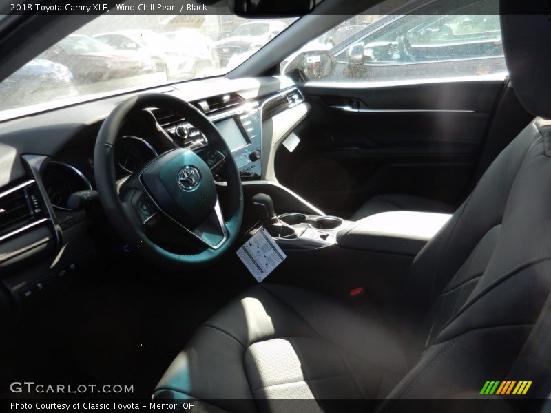 Wind Chill Pearl / Black 2018 Toyota Camry XLE